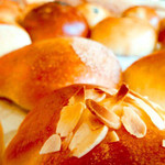 パネッテリーア トリトン - 時間をかけて作るカスタードたっぷりのパン 
            自然な甘みが美味しい