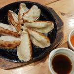 규슈요리 하카타 쿠로야 유우라쿠쵸점 - 군만두