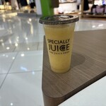 ザ・ジュースショップくだものかふぇ - ドリンク写真:暫く待つと注文したリンゴジュース４８０円の出来上がりです。