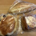 パン工場 - 料理写真:この日も並んだパンから選んだパンは3つです。