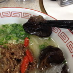 テールラーメン＆テールカレー よし久 - キクラゲ。