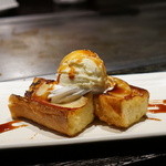 お好み焼・鉄板焼 88 パチパチ - 名物のフレンチトースト　アイス添え　美味いです！