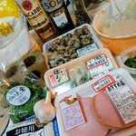 ヤマザワ - 料理写真:日持ちしない牡蠣は比較的早く値下げです♫ハムも安かったので子供の好物のハムカツにしよ♫