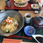 柚香菊 - ちらし寿司2300円