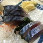 一平 - 至宝のしめ鯖。ぬるりとした食感、新鮮で美味しいです。390円？