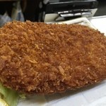 一平 - 赤羽まるます家さんと一線を画したメンチ。これは美味しいですね。