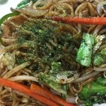 一平 - 野菜はきっちり小さくカット、豚肉は大きく食べ応えたっぷりです。