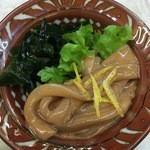 一平 - 自家製塩辛。250円。ゆずの皮がきいていて、美味しいです。