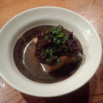 都民酒場魚金 - 2015.01_お通し（豆腐肉みそ乗せ）