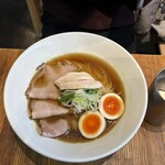 セキレイ - 醤油ラーメン全部乗せ