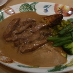 グレイン - メインの牛ロースのゴルゴンゾーラソース