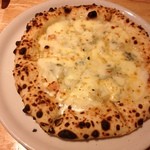 ピッツァ サン フェリーチェ - クワトロフォルマッジ