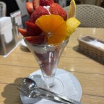 果実園リーベル - 料理写真:いちご食べ比べパフェ