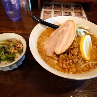 ら麺はちに_1