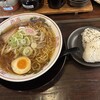 白馬童子 - 中華そば820円麺大盛おにぎりサービス