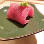 寿しの吉乃 - 半熟鶉の卵の燻製と大間の中トロ★