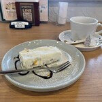 Cafe よつばハウス - 自家製カッサータ 560円
ホットコーヒー 350円