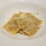 リストランテ サクラ - ＜2015年1月＞スペシャリテ　ホロホロ鶏を詰めたラヴィオリ　マルサラ酒風味