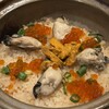 かき鐵 - 料理写真:牡蠣の土鍋飯

注文後に炊き上げる名物。
炊き上がったご飯には牡蠣の旨味が染み込み、
さらにウニといくらで贅沢な仕上がり