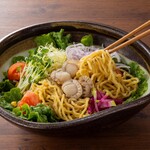 名物ラーメンサラダ