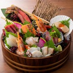 豪華刺身10種盛り合わせ〈3～4名様向け〉