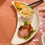 獅門酒楼 - 前菜の盛り合わせ。一人分ずつ提供されます。