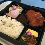 レストラン レジーナ - 週替りランチのとんかつ弁当