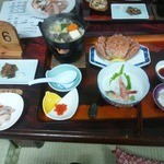 国民宿舎 桂田 - 夕食。１人にカニ１パイは魅力です！