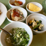 ラピュタファーム - 味噌汁は自分で手作りなので、混ぜてると直ぐにぬるくなった。大豆ミートの酢豚はわりと美味しかった！