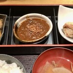 赤坂 金舌 - ３種のおかずの牛割烹定食