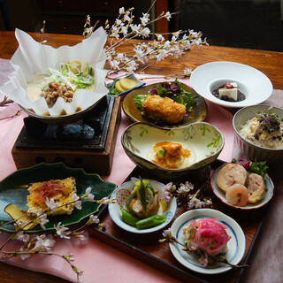 各地より厳選直送食材で作る旬の味覚料理を各種ご用意