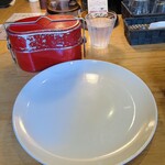 アルペンジロー - このお皿に自分で飯盒のご飯をパカッと出します。飯盒で炊いているのでは無くて、ご飯を入れる器として使っているだけでした^ ^