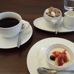 サンパティック - ランチAのデザートとコーヒー