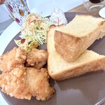 twice. - 料理写真:トーストと唐揚げプレート❤︎