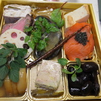 シェ・スガヤ - ２０１５年　フレンチ御節　全容　２５０００円　一段目・新年の幕開け　【　２０１４年１２月　】