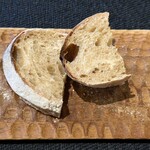 オステリア ティーポゼロゼロ - 驚くほど、小さなパンだが、しっとり、ふわでめちゃくちゃ美味い。