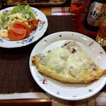 トニーズピザ - スペシャルミックスとポテトサラダ