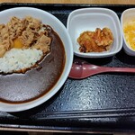 요시노야 50호선 시모다테점 - 牛黒カレー(652円)、クワトロチーズ(162円)、から揚げ1個(162円)