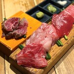 マグロマート - ・マグロマート盛り 2人前 2,596円/税込
            (中トロ 背・腹、赤身、脳天、ハチノコ、下アゴ、ホホ 炭火焼き)