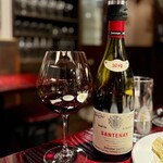 アベス - ドミニク・ローランのサントネイ×２杯。
いいの開いてますね。それなりに骨格はしっかりしていますが、酸に品があって、バランスがいい。
スペシャリテの和牛ローストにも、よく合います♪