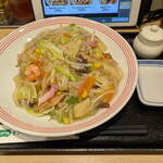 リンガーハット - 料理写真:...「長崎皿うどん（930円）」、パリパリ・まいう。。