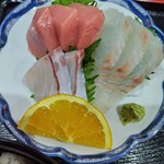まる信 食堂 - 刺身3点盛り２番　生本マグロ3、平目3、石垣鯛2