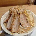 麺屋 乗り越えられぬ山はない - ラーメン豚マシ1300円