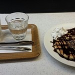 カフェアパショナート - チョコナッツパンケーキとブレンドコーヒーのセット。