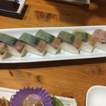 居酒屋 酒元 - ランチの鯖の押し寿司。