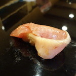 太平寿し - ブリの砂ずりは中がシャリではなく大根です