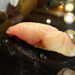 太平寿し - ブリの背