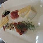 海辺のダイニング KISAMA - 紅豚の生ハムとチーズの盛り合わせ　ズームアップ