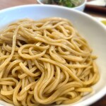 ラーメン 歩く花 - 麺は極太ストレート　小麦が爆発です