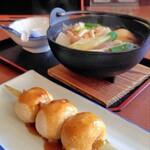 対面石 - 料理写真:芋煮、芭蕉焼き団子